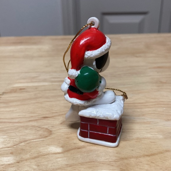 Vintage Snoopy Christmas Ornament by United Feature Syndicates Santa on Chimney - Picture 2 of 7